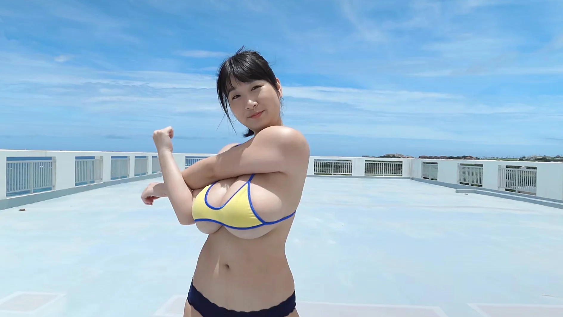 二人っきりの南国生活 桐山瑠衣