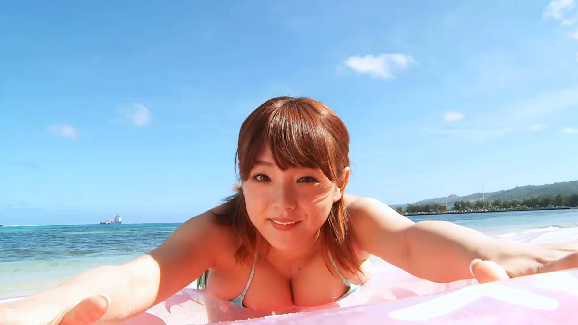 HOLIDAY 篠崎愛
