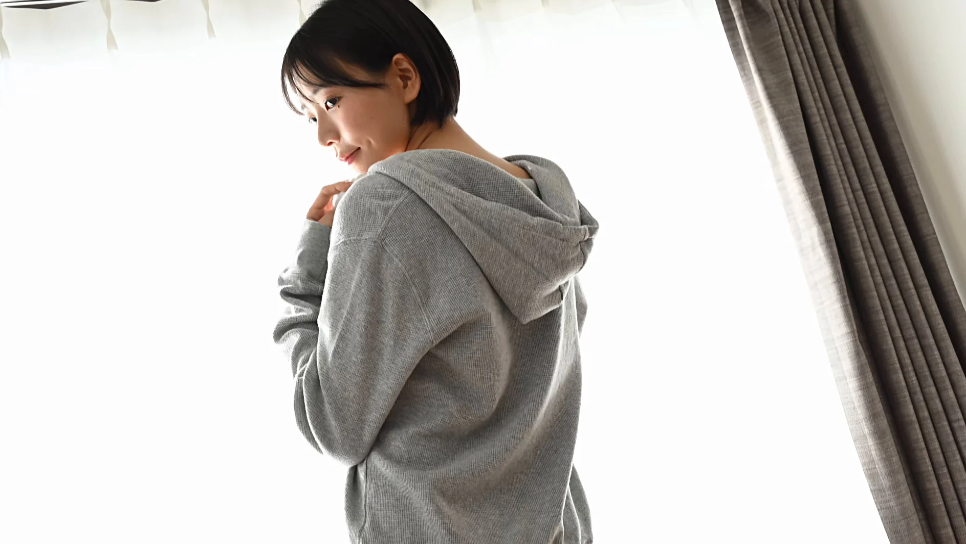 黒い花嫁は、静寂を纏って佇む 辰巳シーナ サンプル画像